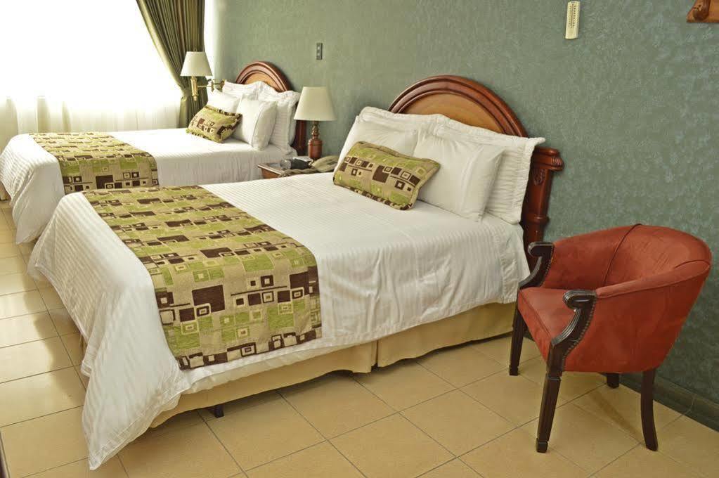Hotel Casa Laureles Medellín Buitenkant foto